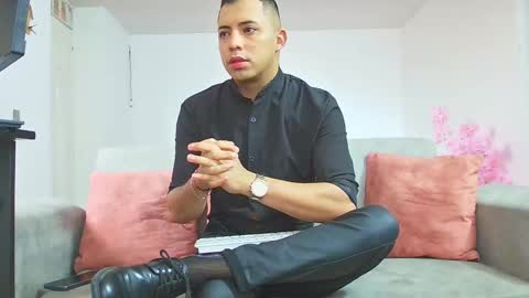 Snapshot of mike_fetish_ chatting on 02/17/26, 12:23 Im Mike online show from 02/17/26, 12:23