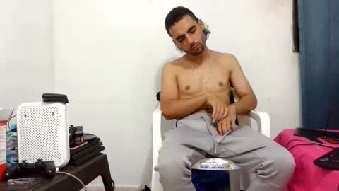 Snapshot of mike_leonrey22 chatting on 11/25/25, 12:10 mike_leonrey22 online show from 11/25/25, 12:10