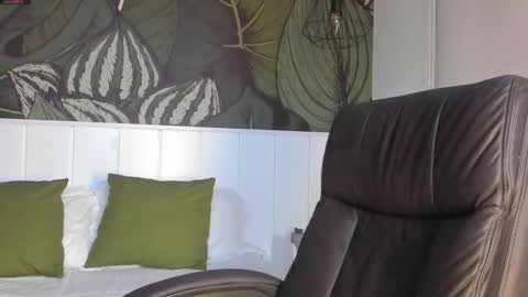 Mike Montoya online show from 10/22/25, 06:02