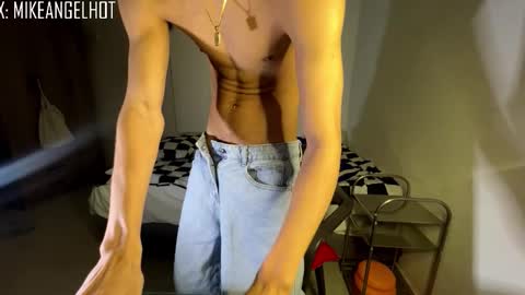 Mike Pineapple online show from 12/15/25, 07:29