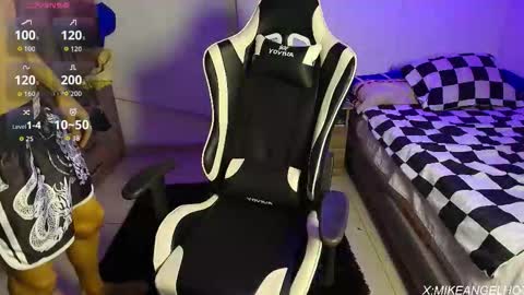 Mike Pineapple online show from 03/18/26, 03:31