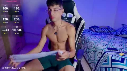 Mike Pineapple online show from 04/21/26, 03:46