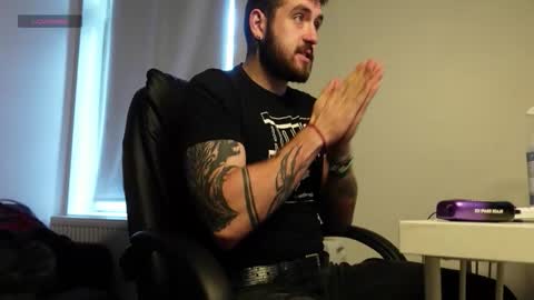 Snapshot of mike_platano chatting on 09/29/25, 06:07 MIKE PLATANO online show from 09/29/25, 06:07