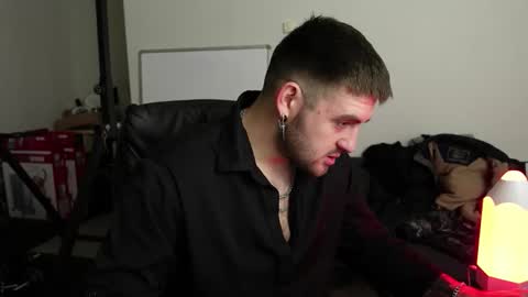 Snapshot of mike_platano chatting on 12/13/25, 08:47 MIKE PLATANO online show from 12/13/25, 08:47