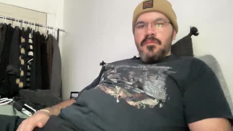 Snapshot of mikeatron2000 chatting on 01/06/25, 08:28 mikeatron2000 online show from 01/06/25, 08:28