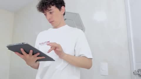 Mikebelf4 online show from 12/17/25, 01:55