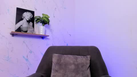 Snapshot of mikecooper_ chatting on 12/17/24, 07:29 Mike Cooper online show from 12/17/24, 07:29