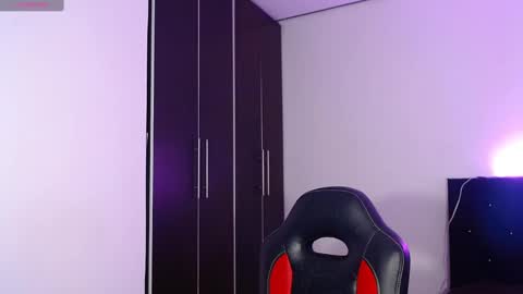 Snapshot of mikee_g chatting on 01/03/25, 01:16 ZARA BLARE online show from 01/03/25, 01:16