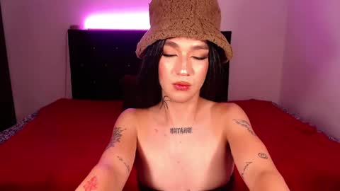 Snapshot of mikee_g chatting on 02/18/25, 02:16 ZARA BLARE online show from 02/18/25, 02:16