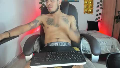 mikee_scooth online show from 02/12/25, 05:58