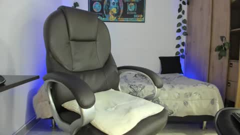 mikee_scooth online show from 02/17/25, 08:19