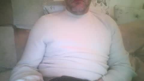 Snapshot of mikehockishuge9 chatting on 11/15/25, 04:25 mikehockishuge9 online show from 11/15/25, 04:25