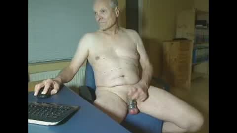 mikel19623 online show from 11/03/25, 04:19