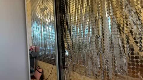 Mila online show from 04/22/26, 07:33