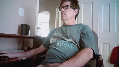 Snapshot of mikewulds chatting on 09/20/25, 01:01 Mike online show from 09/20/25, 01:01