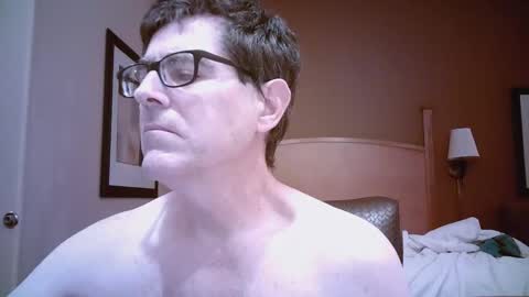 Snapshot of mikewulds chatting on 06/08/26, 01:44 Mike online show from 06/08/26, 01:44