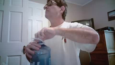 Snapshot of mikewulds chatting on 07/22/26, 06:22 Mike online show from 07/22/26, 06:22