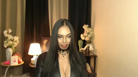 Mistress MikeyAlawi online show from 01/12/25, 09:30