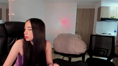 Snapshot of mikeyvioleta chatting on 10/26/25, 11:53 VIOLETAMIKE online show from 10/26/25, 11:53