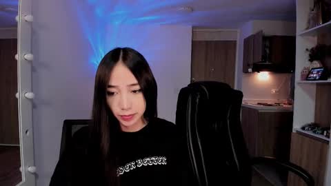 Snapshot of mikeyvioleta chatting on 12/02/25, 11:00 VIOLETAMIKE online show from 12/02/25, 11:00