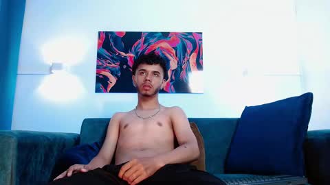 Snapshot of mikhellennox chatting on 12/19/25, 01:23 Mikhel online show from 12/19/25, 01:23