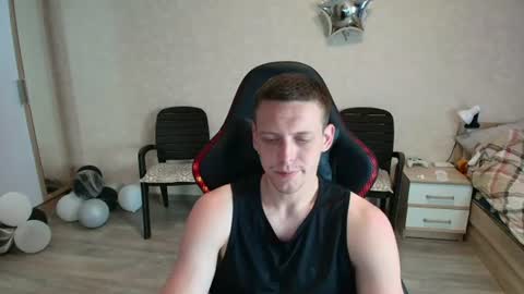 Snapshot of mikimaus0101 chatting on 06/22/26, 11:18 Michael online show from 06/22/26, 11:18