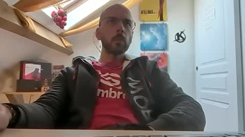 Snapshot of mikmik91 chatting on 12/20/24, 11:43 mikmik91 online show from 12/20/24, 11:43