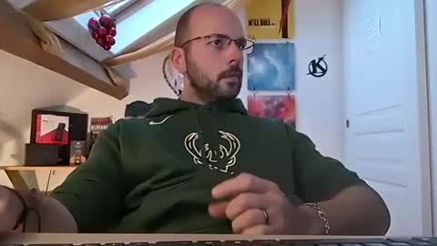 Snapshot of mikmik91 chatting on 01/07/25, 04:05 mikmik91 online show from 01/07/25, 04:05