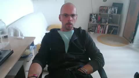 Snapshot of mikmik91 chatting on 09/10/25, 01:00 mikmik91 online show from 09/10/25, 01:00