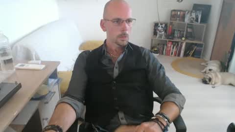 Snapshot of mikmik91 chatting on 09/16/25, 03:35 mikmik91 online show from 09/16/25, 03:35