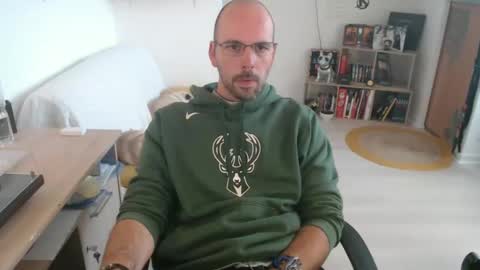 Snapshot of mikmik91 chatting on 09/24/25, 09:45 mikmik91 online show from 09/24/25, 09:45