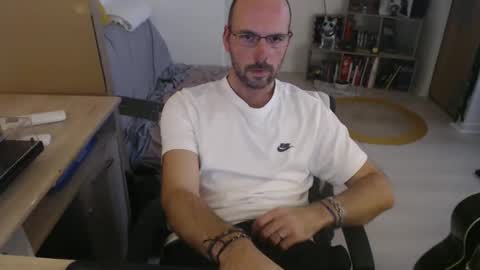 Snapshot of mikmik91 chatting on 11/07/25, 03:01 mikmik91 online show from 11/07/25, 03:01