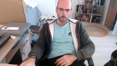 Snapshot of mikmik91 chatting on 11/17/25, 11:27 mikmik91 online show from 11/17/25, 11:27