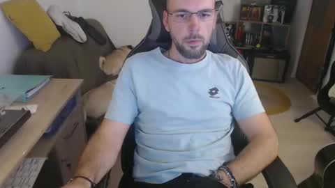 Snapshot of mikmik91 chatting on 01/12/26, 04:12 mikmik91 online show from 01/12/26, 04:12