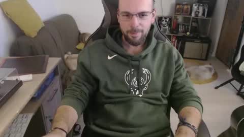 Snapshot of mikmik91 chatting on 01/14/26, 04:01 mikmik91 online show from 01/14/26, 04:01