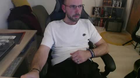 Snapshot of mikmik91 chatting on 02/10/26, 04:44 mikmik91 online show from 02/10/26, 04:44