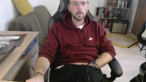 Snapshot of mikmik91 chatting on 02/11/26, 03:28 mikmik91 online show from 02/11/26, 03:28