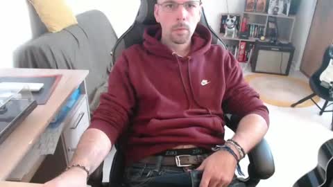 Snapshot of mikmik91 chatting on 02/16/26, 11:28 mikmik91 online show from 02/16/26, 11:28