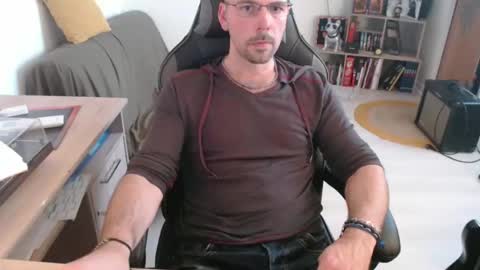 Snapshot of mikmik91 chatting on 02/24/26, 03:21 mikmik91 online show from 02/24/26, 03:21