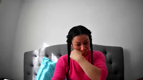 Mikyloveu online show from 10/21/25, 11:22