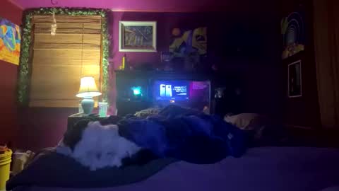 Snapshot of mil8207 chatting on 12/17/25, 05:57 mil8207 online show from 12/17/25, 05:57