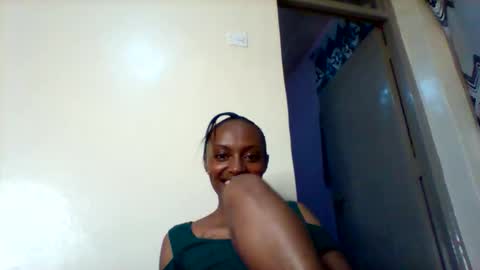 Snapshot of mil_milon chatting on 05/21/26, 07:21 Milo online show from 05/21/26, 07:21