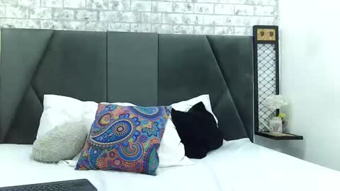 mila_adamss online show from 02/09/25, 11:25