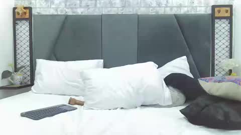 mila_adamss online show from 02/12/25, 05:26