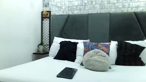 mila_adamss online show from 02/19/25, 11:06