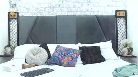 mila_adamss online show from 02/20/25, 03:08