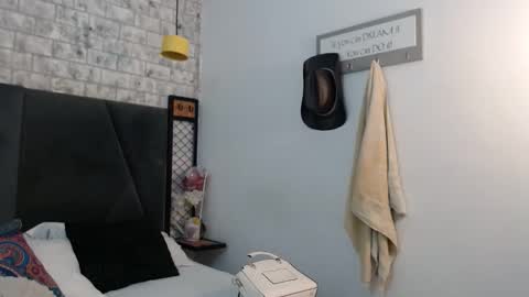 mila_adamss online show from 11/28/25, 11:13