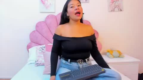mila_adamss online show from 07/04/26, 12:33