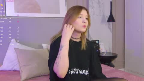 Snapshot of mila_blum chatting on 05/15/26, 05:09 mila_blum online show from 05/15/26, 05:09