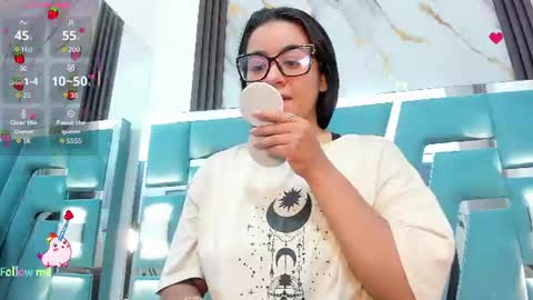 Snapshot of mila_clum chatting on 06/20/26, 11:35 Camila online show from 06/20/26, 11:35